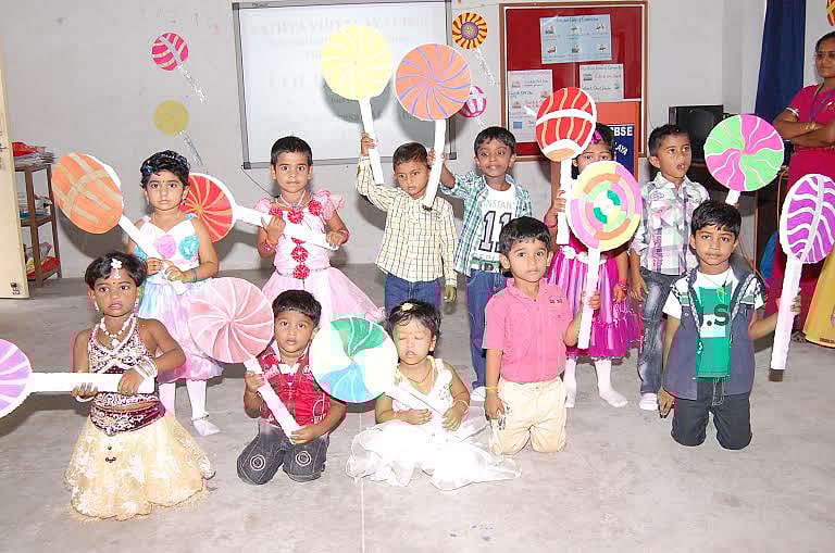 சத்யா வித்யாலயாவில் லாலிபாப் தின விழா